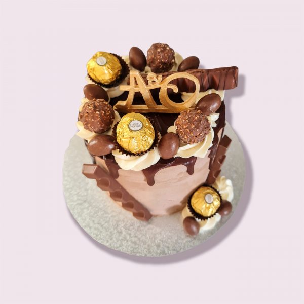Gâteau tout chocolat avec bonbons, Ferrero Rocher, Kinder Bueno et Chockobons
